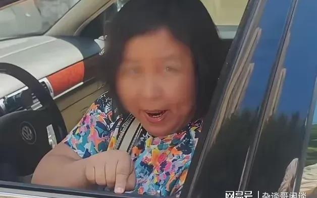 捅死男友女子父母多次给男方父母道歉下跪 家庭破碎的代价