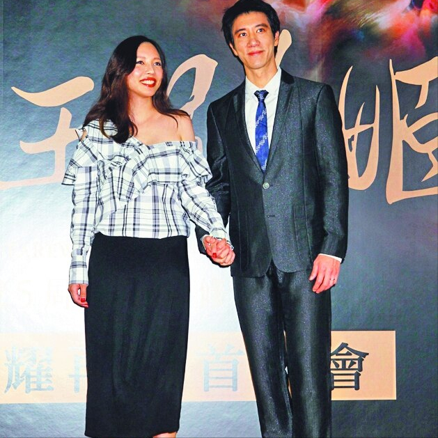 王力宏夫妇罕见合体带仨娃出游 小儿子首次曝光