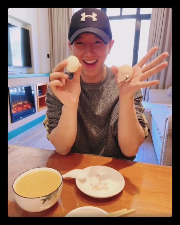 甜蜜日常！卢靖姗掌镜拍韩庚表演绝活吹鸡蛋