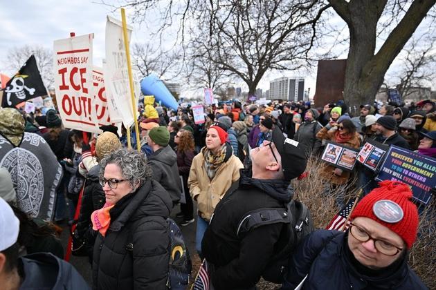 美数百万人上街抗议 高喊