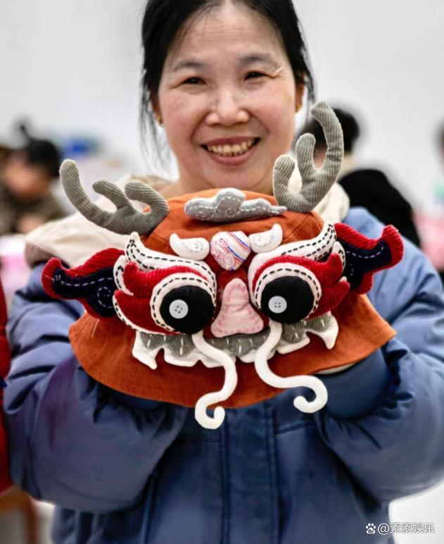 走红的虎头包由广西绣娘手工缝制 马斯克小儿子带火国潮非遗