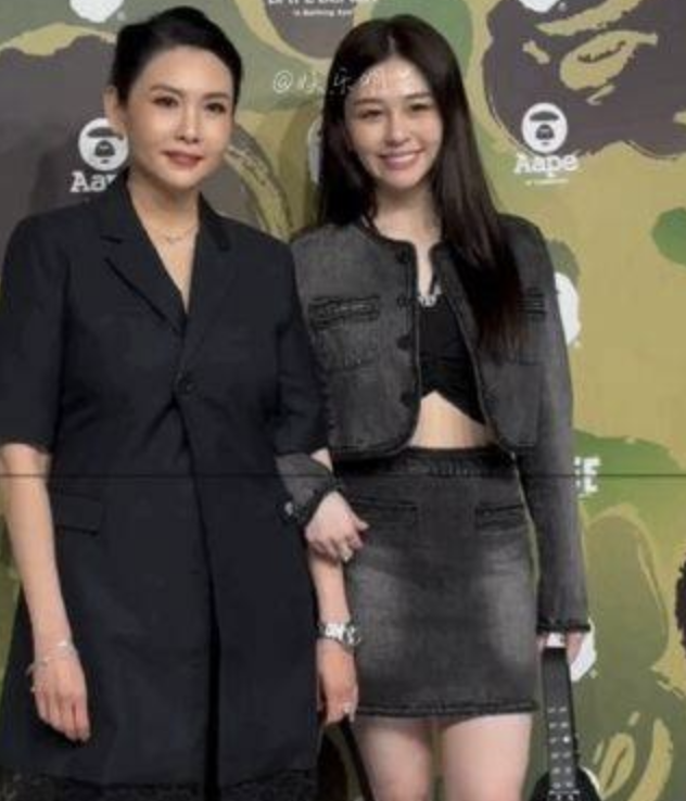 56岁邱淑贞和女儿同框被赞气质好 母女颜值巅峰同台闪耀