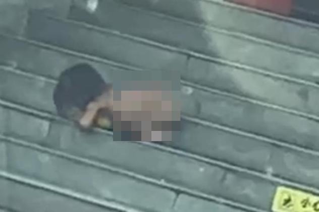 县妇联回应“野人小孩”：正调查 多部门联合处置中