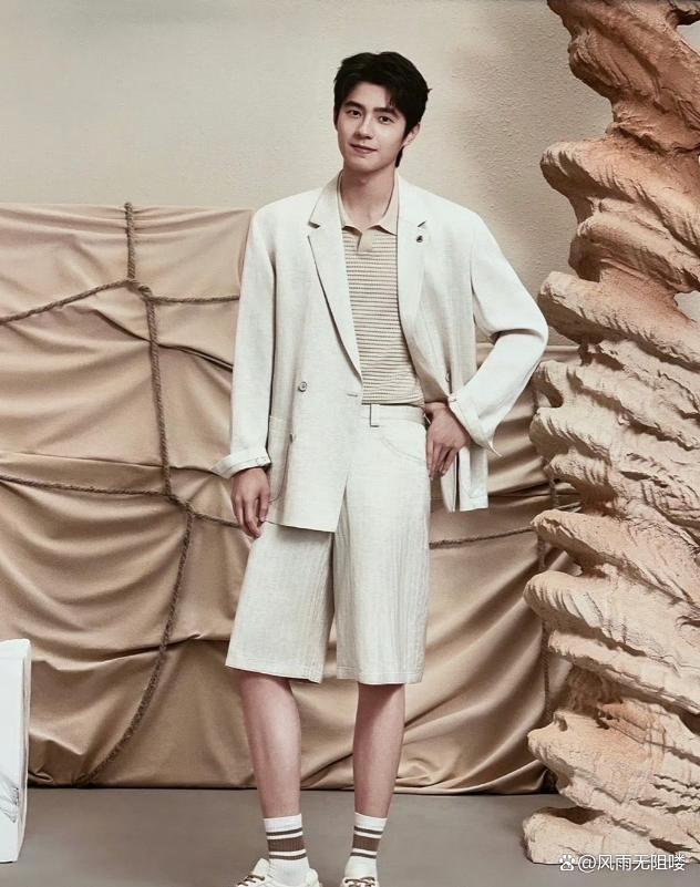 刘昊然周冬雨同款帽子 斩获亚洲电影大奖新世代奖