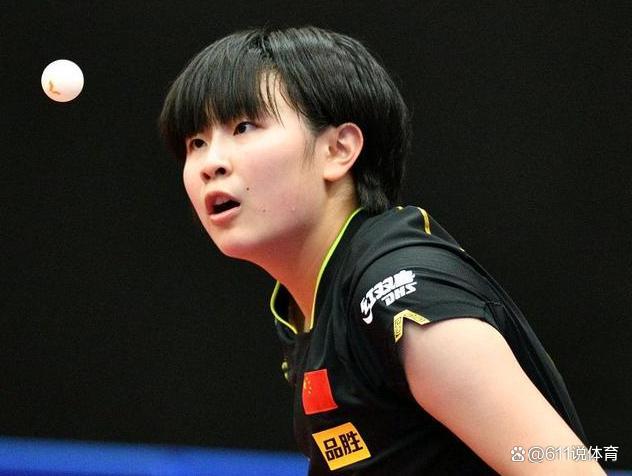 乒乓球世界杯：覃予萱首局反败为胜！4-8到11-9，领先33岁老将！