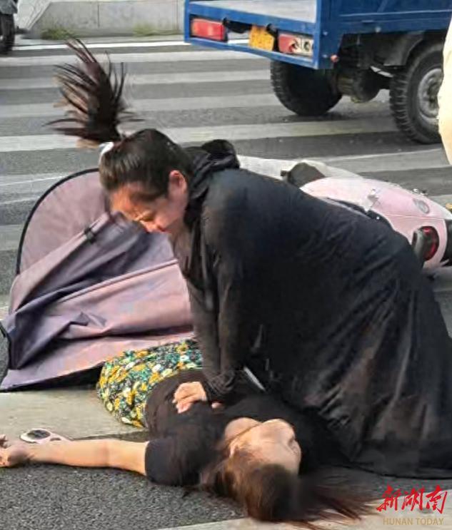 衡阳街头跪地救人女生找到了