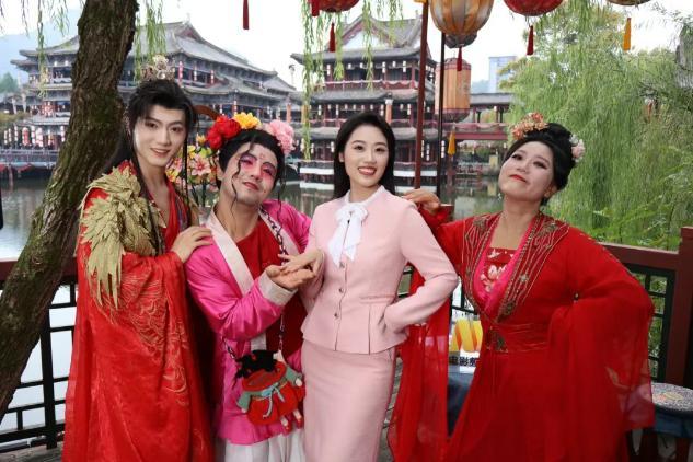 阎王爷成“解压神” 横店NPC们爆火 击中打工人共鸣