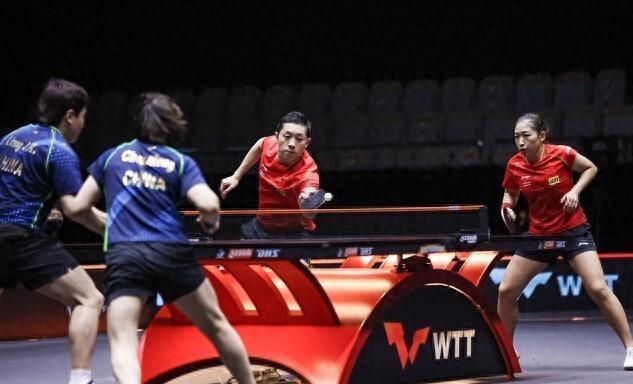 王楚钦孙颖莎这一球对手教练沉默了 默契与责任的体现