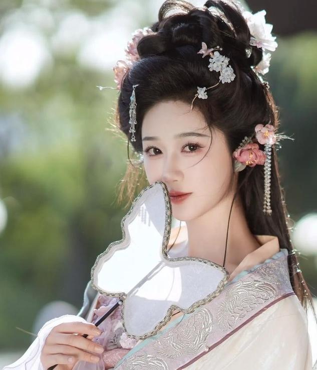 短剧女王50万买秀场座位被拒 曝岳雨婷巴黎看秀风波内幕