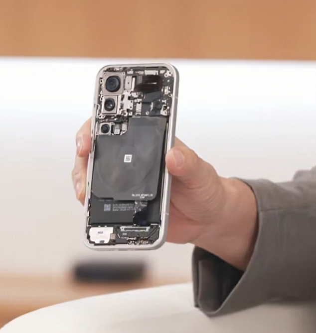 小米 17 Pro 系列手机用上 L 型电池，背屏斥资 10 个亿打造