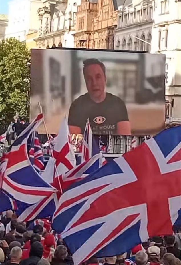 英国超10万人参加反移民抗议活动 规模远超预期