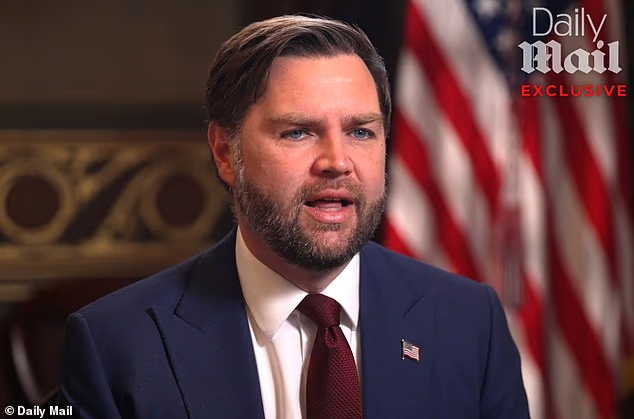 万斯回应爱泼斯坦案文件：令人作呕