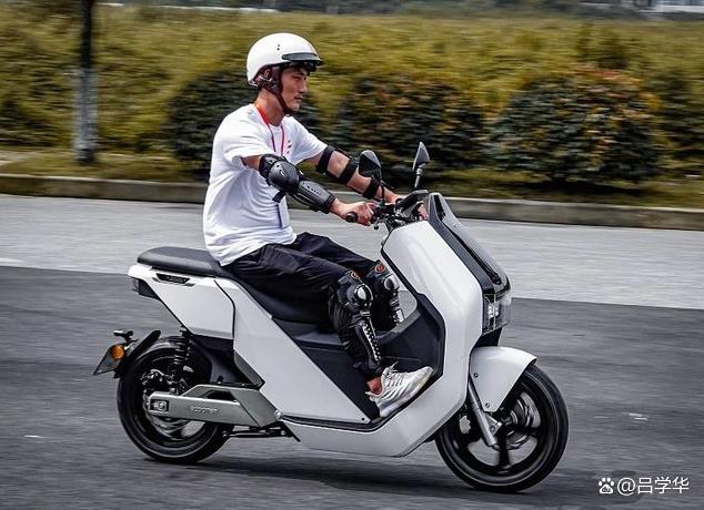 老年人可以笑了70岁以上骑电动车有2种不能骑但有6种可以骑