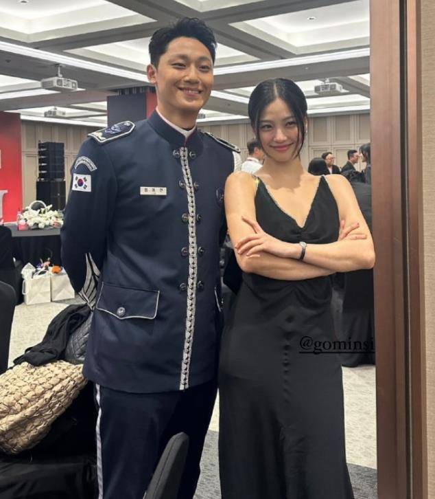 李到晛获奖后，感谢女友林智妍，浪漫获奖感言，成韩网热门话题