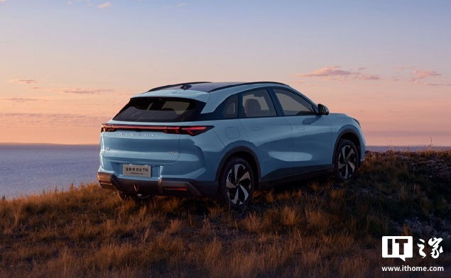 极狐全新阿尔法 T5 将于 10 月 28 日上市:纯电 / 增程双版本,预售 12.38 万元起