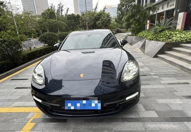 2019款保时捷 Panamera 行政加长版，厦门车源，73.99万！