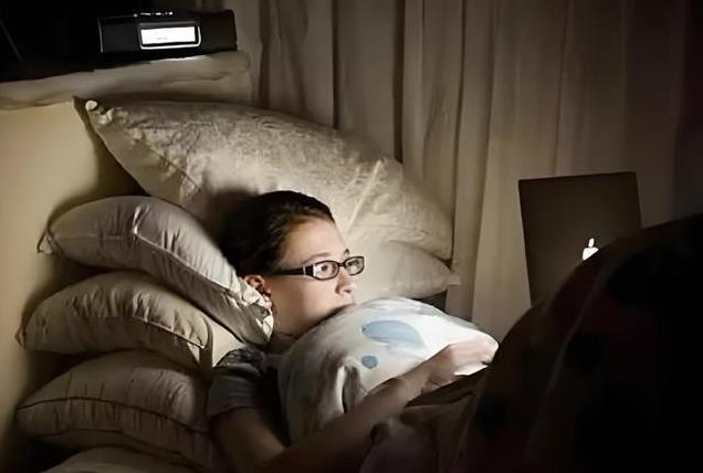几点睡才算熬夜？很多人其实都想错了，不是11点也不是12点