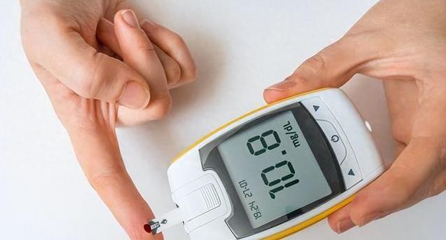 多吃面条对“胰岛”不好?提醒:若想降血糖,平时少吃5种食物