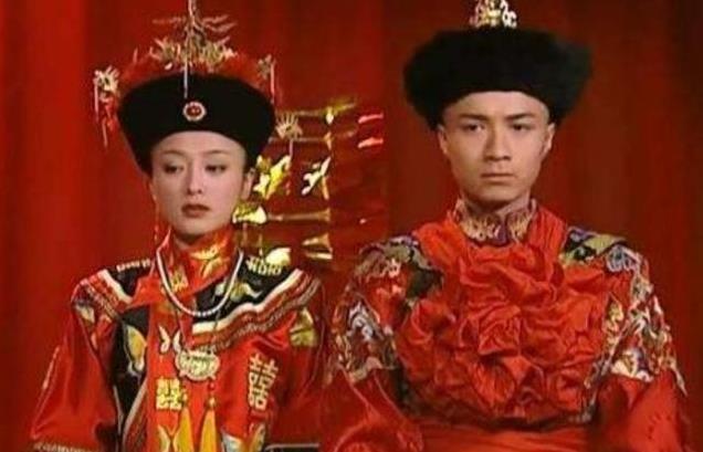 再看还珠才知，小燕子先进门，为什么知画还能成为永琪的嫡福晋！