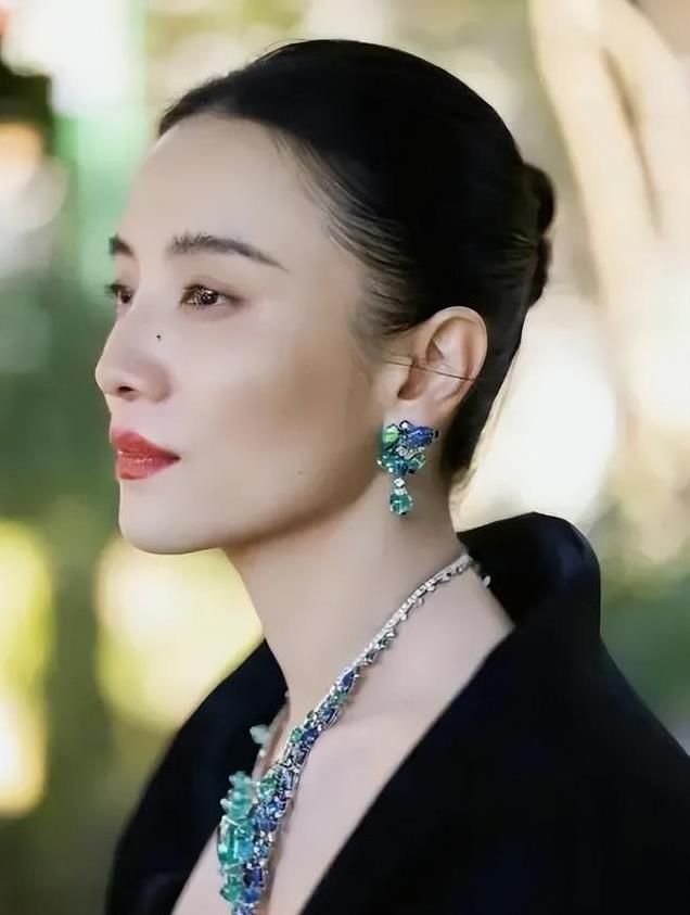宋佳：我因事业放弃陈龙，因婚姻放弃张黎，现在和黄少峰长厢厮守