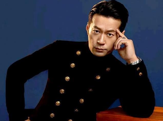 谭凯：因演技太好被误认为是日本人，51岁仍未婚，和老母相依为命