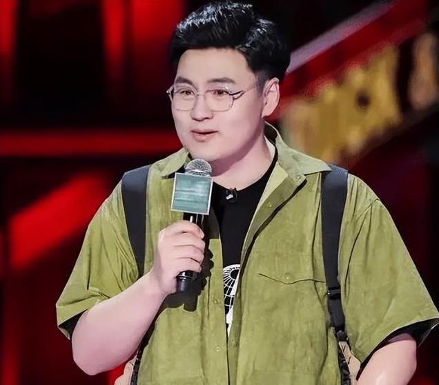 首位装国产人工心脏小伙：不能坐飞机，洗澡要防水，8小时充次电