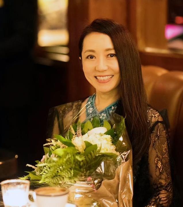 著名歌手程琳：8岁登台，13岁走红，56岁仍未婚，与养女相依为命