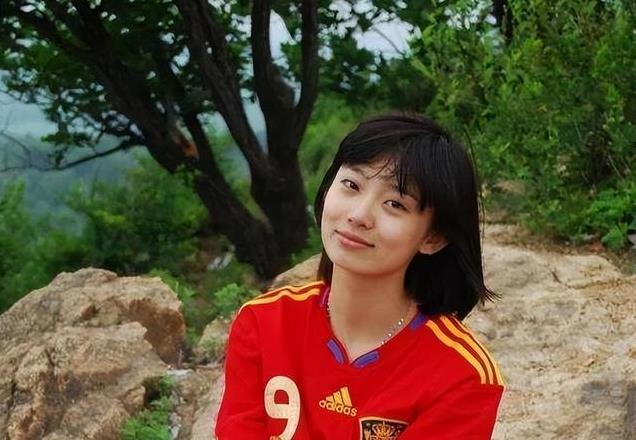 有才貌，有资历的央视女主持李七月，为何如今逐渐淡出人们视线