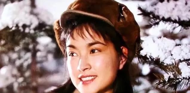 《一路繁花》中5个老阿姨，年轻时个个风华绝代，完全不输李小冉
