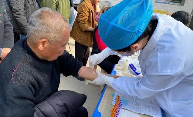 医生忠告：血脂开始恢复正常，身体会有这几种表现，不妨了解一下