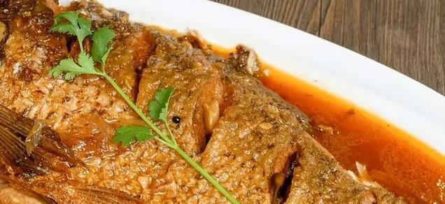 去腥新技巧！炖鱼加这4种香料，腥味消失，鲜嫩味美超好吃