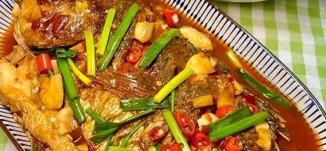 去腥新技巧！炖鱼加这4种香料，腥味消失，鲜嫩味美超好吃