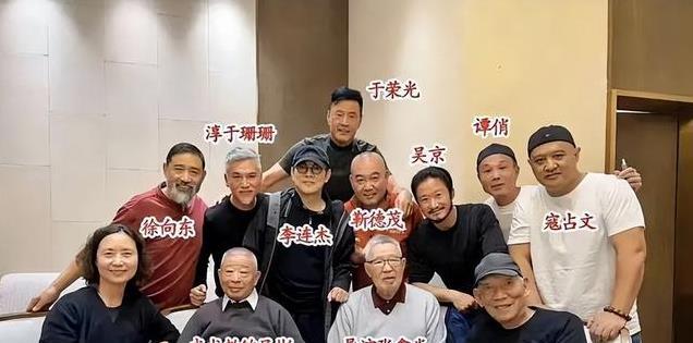 李连杰重返银幕！《镖人》阵容豪华，吴京能否逆袭武侠片复兴？