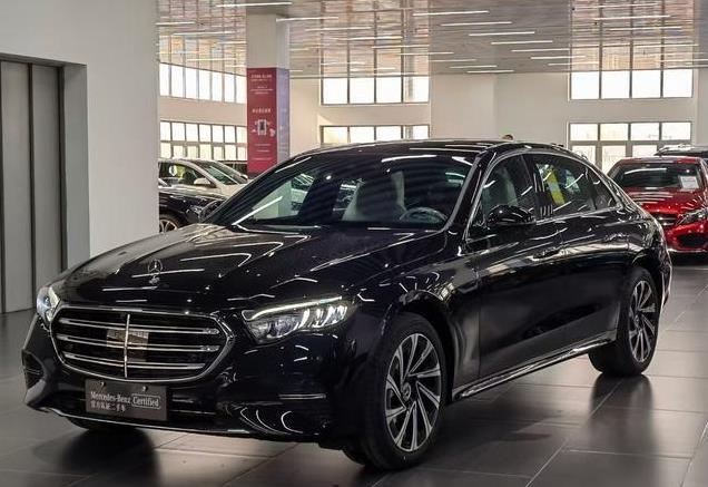 奔驰E级2024款：低里程豪华二手车，性能与舒适的完美结合！