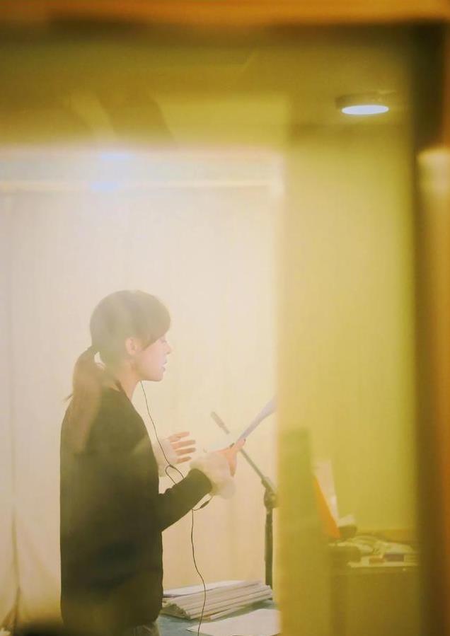 孙俪晒婴儿照温馨回忆，母女同框似姐妹，儿子长大与她“撞脸”