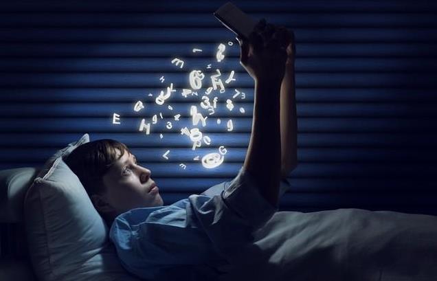 熬夜到天亮,身体危机悄悄来袭!这些熬夜必备法宝,你知道吗?_新闻看看