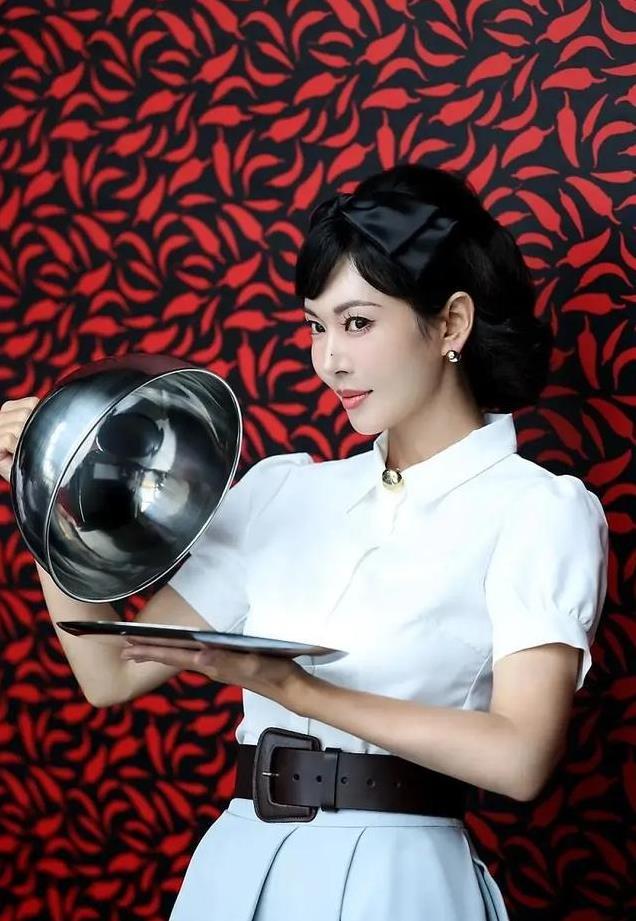 金素妍：从富贵家庭到真爱嫁给小演员，勇敢追求爱情的完美女神！
