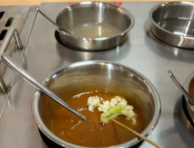 山西1块钱5串沾串，外地人惊呆了！吃法粗犷，卫生真没问题？