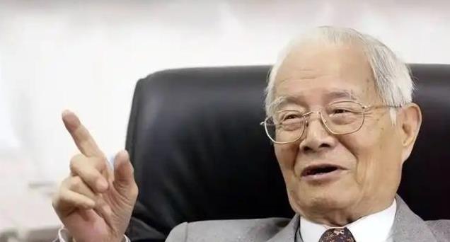 104岁邓铁涛揭秘长寿秘诀：不靠补品，这3个日常习惯最关键！