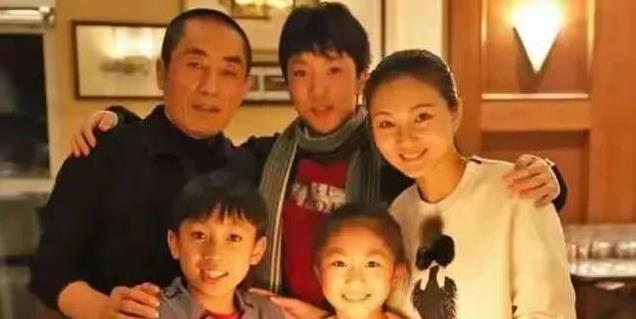 张艺谋74岁，陈婷43岁，岁月雕刻24年婚姻，背后故事不为人知！