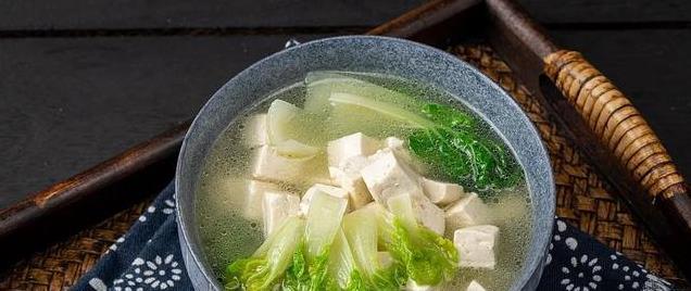 这些蔬菜天然鲜美，煮一锅素汤轻松又营养！告别油腻，清爽可口！