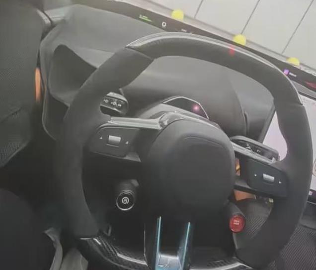 小米YU7实车曝光，轿跑SUV设计引热议，续航770公里挑战高端市场
