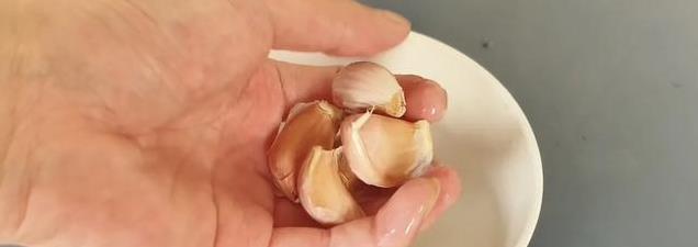苹果加大蒜蒸一蒸，竟能缓解感冒？老一辈的“神奇”土方法