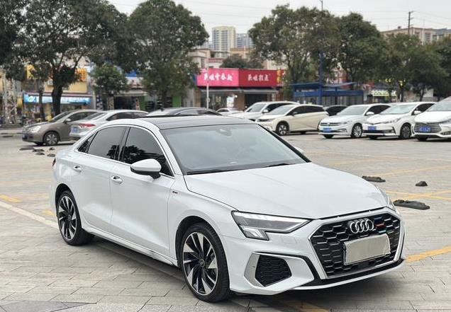 奥迪A3准新车12.68万，动力配置不输新车，油耗却让你想不到！