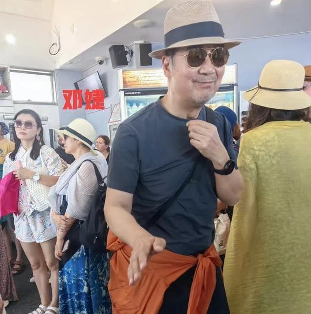 张国立邓婕澳洲甜蜜游，70岁精神似60，恩爱秘诀藏哪儿？