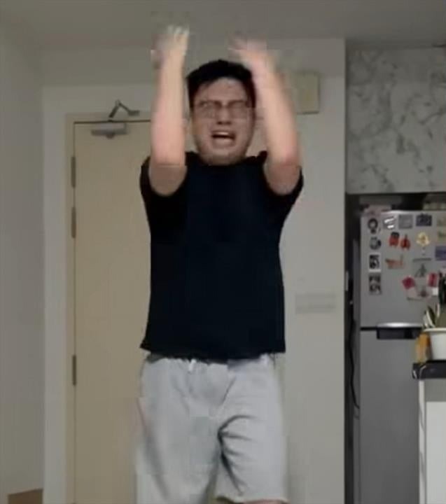 抽中《游戏王》稀有神卡 玩家一刀剪坏当场崩溃