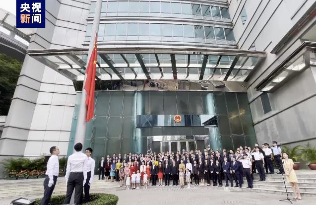 中央驻港机构举行升旗仪式庆祝香港回归祖国26周年