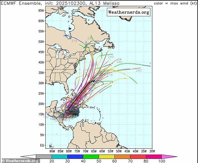 气象学家拍下风暴“梅丽莎”风眼 潜在飓风威胁美国东海岸