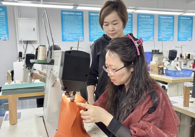 3秒设计爆款鞋！汇都“数字神器”让鞋企成本砍40%，你敢信？