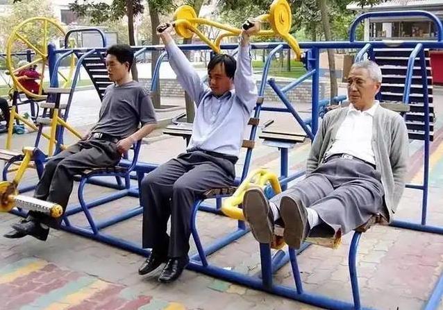 痛风年轻化害人不浅！医生提醒：3种食物别碰，2习惯要改